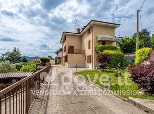 Villa in Vendita in Via Calvarola 5 a Bergamo