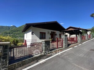 Villa in Vendita in Via Dante Alighieri a Dizzasco