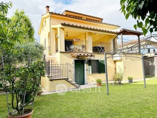 Villa in Vendita in Via di Fontanella a Lucca