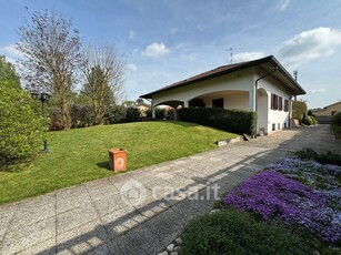 Villa in Vendita in Via Giacomo Leopardi 22 a Rescaldina