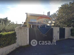 Villa in Vendita in Via Giosuè Carducci 37 -33 a Tremestieri Etneo