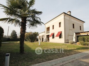 Villa in Vendita in Via ROMA a Rubano