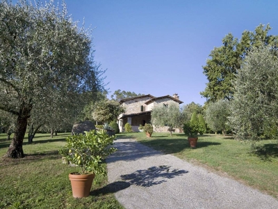 Casa a Capannori con barbecue, giardino e terrazza