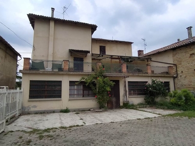 Casa di campagna in vendita 5 Stanze da letto a Mombello Monferrato