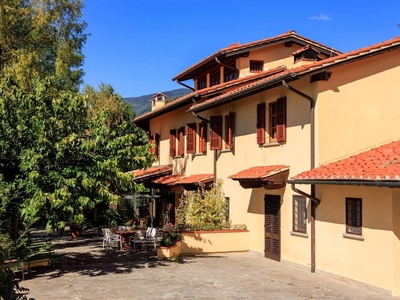 Casa in vendita 5 Stanze da letto a Prato