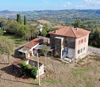 Casa in vendita 6 Stanze da letto a Meldola