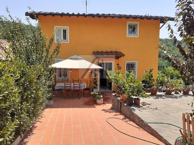 Casa indipendente con giardino in via fonda di moriano, Lucca