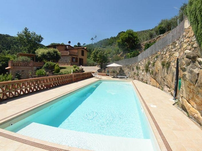 Piacevole casa con piscina privata + vista sulla montagna
