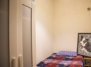 Accogliente camera in appartamento con 9 camere da letto a Aurelio, a Roma