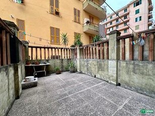 AMPIO TRILOCALE CON TERRAZZO A DUE PASSI DA VIA SE