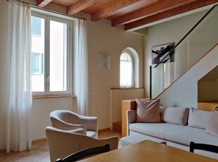 Appartamento con 3 camere da letto in affitto a Navigli, Milano