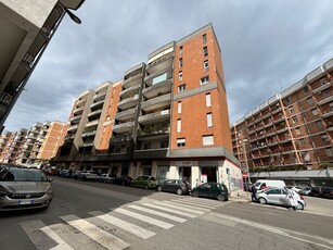 Appartamento di 6 vani /180 mq a Bari - Picone (zona Policlinico - Capruzzi)