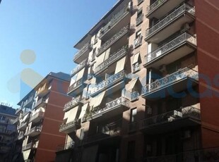 Appartamento Trilocale in ottime condizioni, in vendita in Via Attio Labeone, Roma