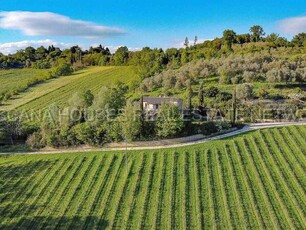 Bellissimo casale in vendita finemente ristrutturato con vista panoramica a Montepulciano