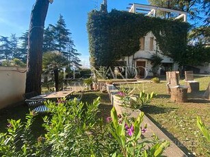 Benevento Elegante Villa immersa nel verde