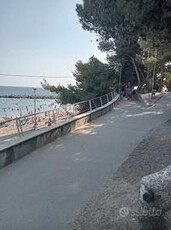 Bilocale in tranquillo borgo storico sul mare