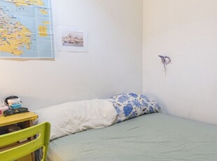 Camera in appartamento con 9 camere da letto ad Aurelio, Roma