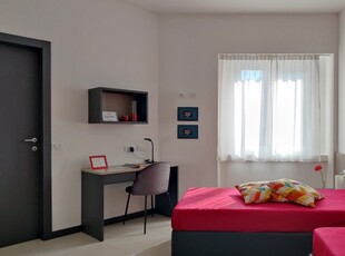 Camere e posti letto in affitto in appartamento con 5 camere da letto