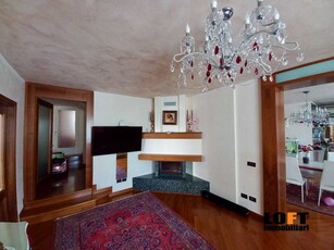 Casa Bi - Trifamiliare in Vendita a Abano Terme via magnasco