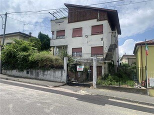 Casa Bi - Trifamiliare in Vendita a Stradella