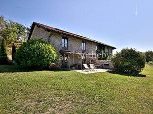 Casa in vendita in Mombarcaro, Italia