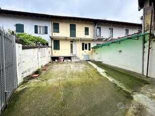 CASA INDIPENDENTE CON CORTILE PRIVATO