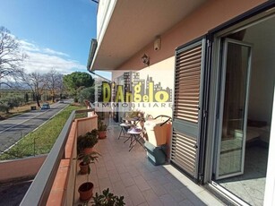 Casa indipendente con terrazzo, Castel di Lama piattoni