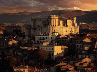 Castello di 4110 mq in vendita - Nerola, Italia