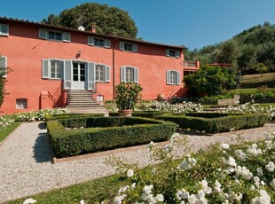 Prestigiosa Casa Indipendente di 600 mq in affitto Lucca, Italia