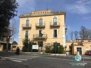 Hotel in Vendita a Monte Porzio Catone Piazza Trieste