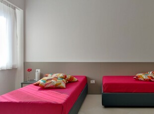 Letto in affitto in appartamento con 5 camere da letto a Milano