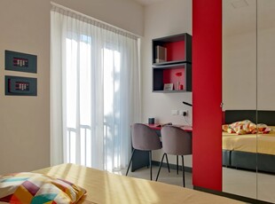 Letto in affitto in appartamento con 5 camere da letto a Milano