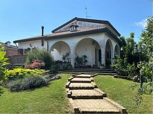 MASI TORELLO (FE) - VILLA CON GIARDINO E GARAGE