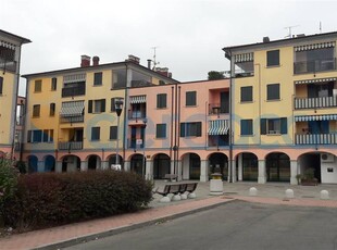 Negozio di nuova costruzione, in vendita in Piazza L. D'auria 3, Valsamoggia