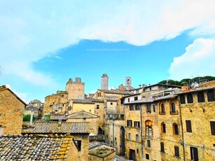 Nel pieno centro storico di San Gimignano, ampio App...