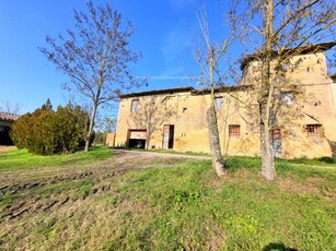 Nella campagna di San Gimignano, porzione Terratetto di casa colonica, libero su 3 lati con Giar...