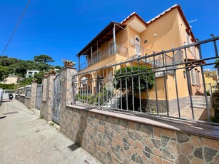 Palazzo in vendita a Ischia