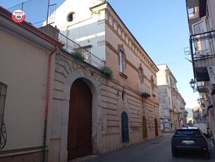 Palazzo in vendita a Santa Maria A Vico