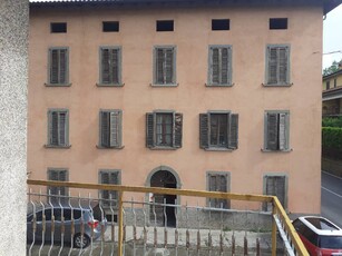 Palazzo - Stabile in Vendita a Almenno San Salvatore Via Imagna
