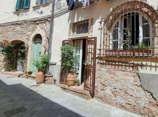 Palazzo - Stabile in Vendita a Rosignano Marittimo Via del Castello,