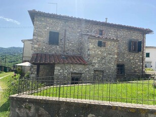 Porzione di casa in Vendita a Borgo a Mozzano Via Borgo Giannotti,