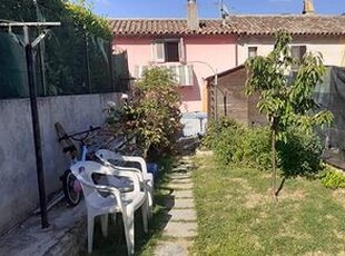 PORZIONE INDIPENDENTE CON GIARDINO A POCHI MINUTI