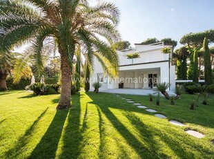 Prestigiosa villa di 452 mq in vendita Via Luigi Raffaelli, Forte dei Marmi, Toscana