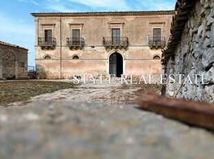 Ragusa: masseria del1800 con 44 ettari terreno