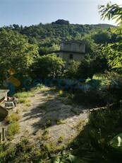 Rustico casale da ristrutturare, in vendita in Forche Caudine, Maddaloni