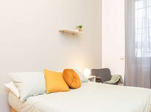 Stanza in affitto in appartamento con 3 camere da letto a Milano