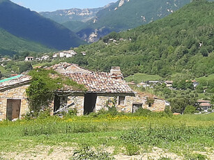 Terreno agricolo e fabbricato rustico