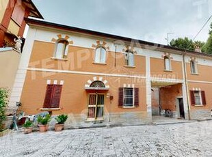 TRILOCALE IN CENTRO A PONTE RONCA CON POSTI AUTO