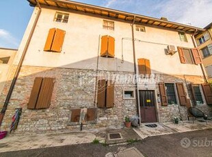 V231 - Ampia porzione di casa da ristrutturare ad