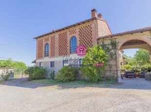 Vendita Rustico casale, in zona CASTELLETTO, GAZZOLA